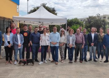 Els membres de la candidatura d'Unidas Podemos a Vila, acompanyats de militants de la formació. FOTO: Unidas Podemos