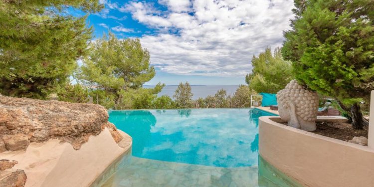 Imagen de archivo de una casa de lujo en Ibiza.