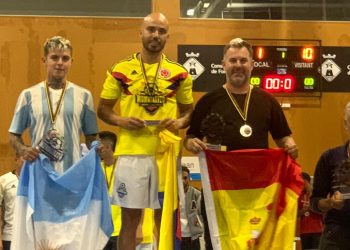 Ganadores en el podio.