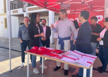 El ministro de Sanidad, José Miñones, en el centro, junto a Ana Juan y Antonio Sanz.