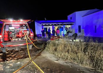 Imagen de la intervención de bomberos facilitada por el Consell de Formentera