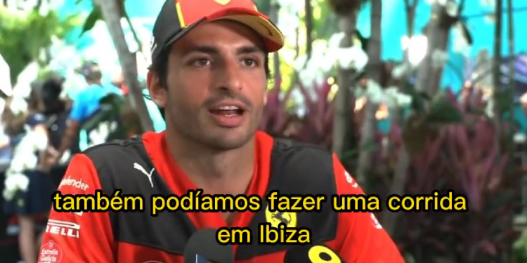 El piloto de Fórmula 1 Carlos Sainz, haciendo referencia a una carrera en Ibiza.