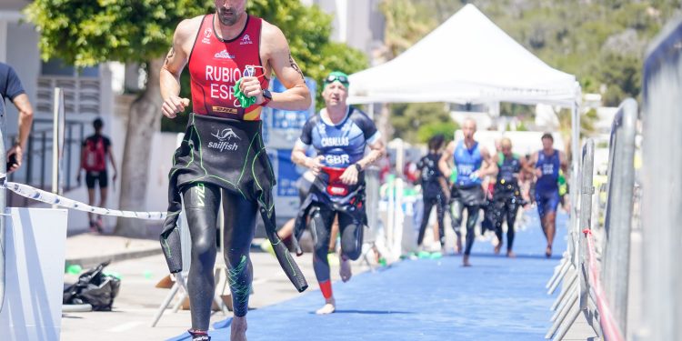 Imagen de archivo de una prueba de triatlón.
