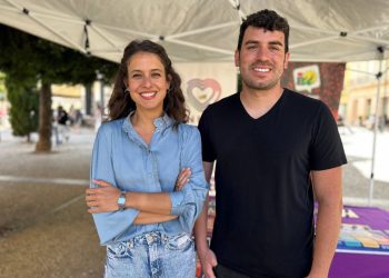 Gloria Santiago, candidata de Unidas Podemos al Parlament Balear por Eivissa y Òscar Rodríguez, candidato de Unidas Podemos al Consell d'Eivissa. Foto: Unidas Podemos.