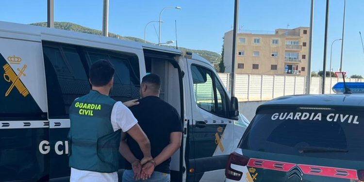 Detenido el autor del robo y la agresión por la Técnica Ronaldinho. Foto Guardia Civil