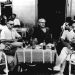 Antonio Ruiz, segundo por la derecha, en un encuentro con artistas. Foto: Enciclopèdia d'Eivissa i Formentera
