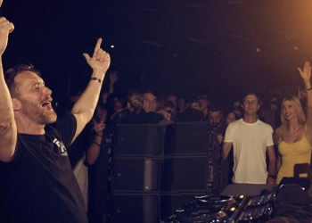 Jared Kushner e Ivanka Trump junto a David Guetta durante su actuación en Hï este verano. Instagram Ivanka Trump