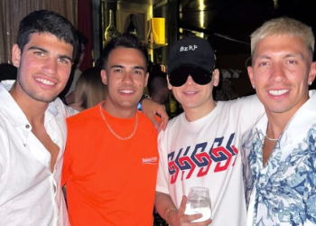 Carlos Alcaraz, Sergio Reguilón, Bizarrap y Lisandro Martínez en Ibiza