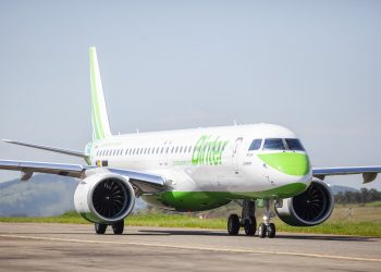 El avión Embraer modelo E195 E2 que usa Binter para unir Ibiza y Gran Canaria.