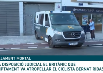 Entrada del furgón de la Guardia Civil en la sede de los juzgados esta mañana de viernes. Imagen IB3 Televisió
