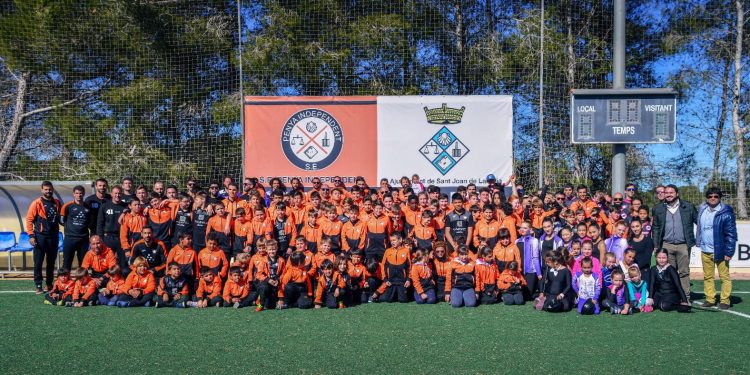 Miembros de los diferentes equipos de la Penya Independent.