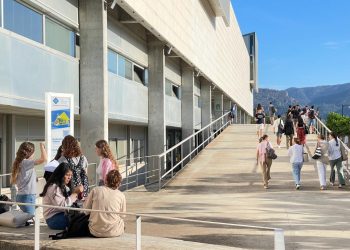 Alumnas y alumnos en la sede de la UIB. Foto UIB