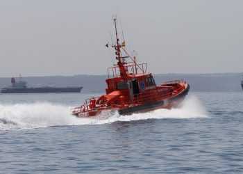 Salvamar Acrux ha acudido al rescate del velero