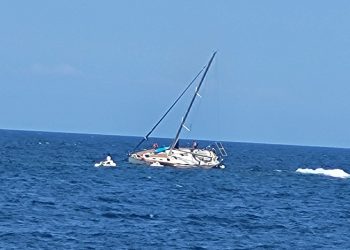 El 'Blue island' hundiéndose en la costa de Sa Conillera. Salvamento Marítimo