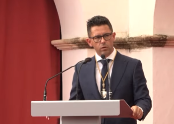 Rafa Triguero, durante el discurso institucional, este sábado en el Claustre del Ajuntament de Vila.