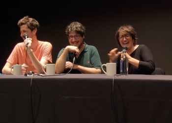 Ignasi Taltavull, Tomàs Fuentes y Silvia Abril, partiéndose de risa durante el relato del incidente en Formentera. Imagen La Ruina Show