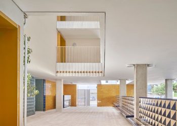 Interior de un bloque de viviendas sociales de Ibiza.