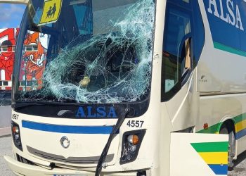 Uno de los autobuses implicados en el accidente. Imagen Ayuntamiento Sant Antoni