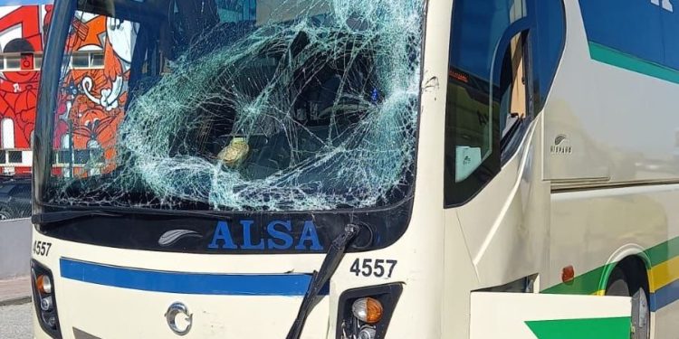 Uno de los autobuses implicados en el accidente. Imagen Ayuntamiento Sant Antoni