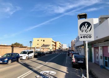 Una señalización de Formentera.eco en La Savina.