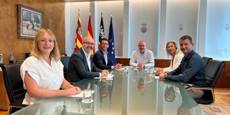 Vicent Marí ha reunido hoy a los alcaldes y alcaldesas, todos ellos compañeros en el PP