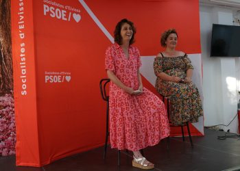 Milena Herrera, a la izquierda, junto a Pilar Ribas.