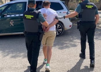 Uno de los detenidos de la banda. Foto Guardia Civil
