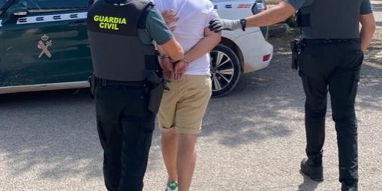 Uno de los detenidos de la banda. Foto Guardia Civil