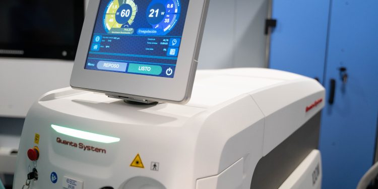 Nuevo aparato de láser del Grupo Policlínica