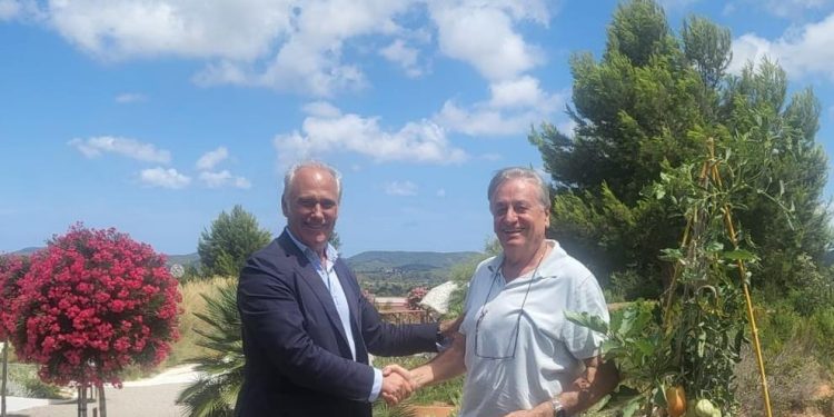 Eduardo Mayol, director del Ibiza Botánico Biotecnológico, y Francisco Javier Castillo del Parc Samà. Foto: Ibiza Botánico Biotecnológico