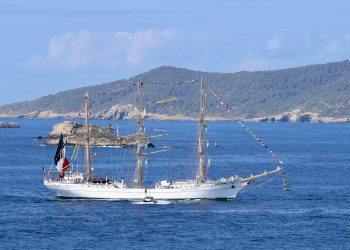 Llegada del buque escuela al puerto de Ibiza. Fotos: Paco Natera