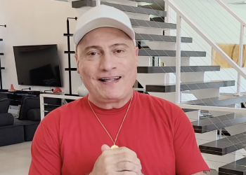 Danny Tenaglia durante el video en el que anuncia que padece cáncer.