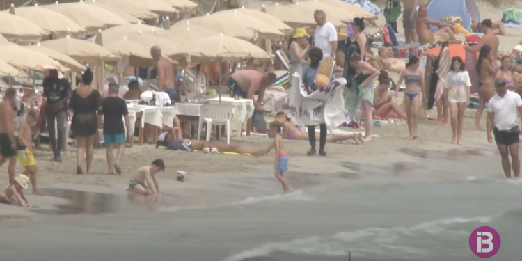 Imagen de IB3 en la que se ve el beach club objeto de las denuncias. Imagen IB3