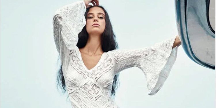 Victoria Federica con un mono de Charo Ruiz en la sesión para Hola! compartida por la firma en sus redes sociales.