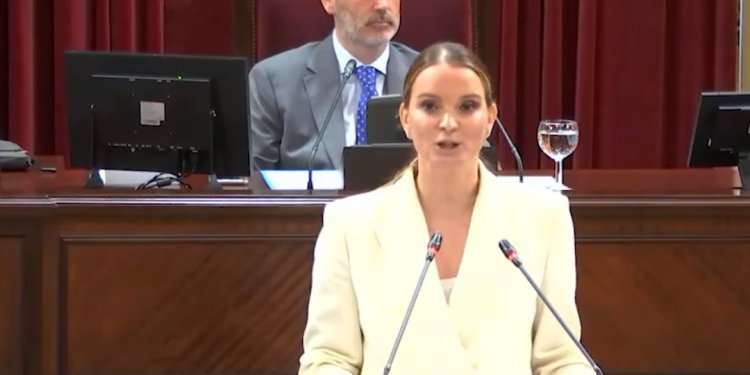 Marga Prohens hoy durante su discurso.