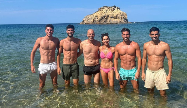 La familia Zidane en una imagen que ha llamado la atención en redes sociales.