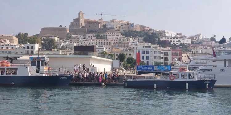 City Boat en el puerto de Ibiza