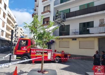 Los bomberos del Parque Insular tuvieron que acceder por el balcón, romper un candado y liberar a la mujer. Los hechos ocurrieron el pasado 5 de julio.