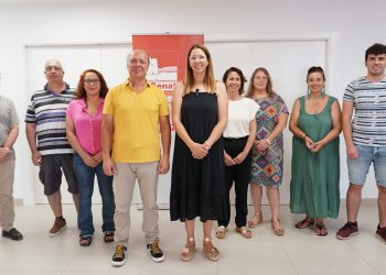 Juanjo Ferrer amb Neus Massanet i els representants dels partits de la coalició. Foto: Eivissa i Formentera al Senat