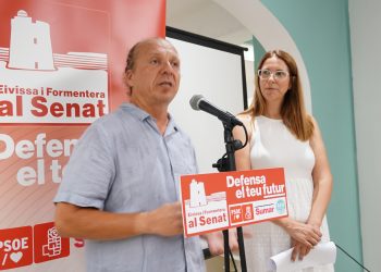 El candidat d'Eivissa i Formentera al Senat, Juanjo Ferrer, i la suplent, Neus Massanet.