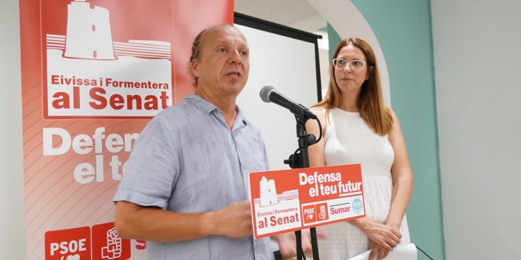 El candidat d'Eivissa i Formentera al Senat, Juanjo Ferrer, i la suplent, Neus Massanet.