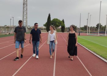 Els esportistes han visitat la pista amb l'alcalde d'Eivissa i la regidora d'Esports. Foto: Ajuntament d'Eivissa