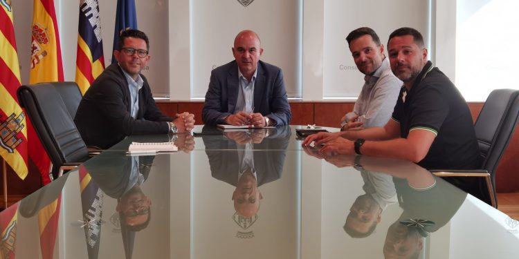 De izquierda a derecha, Rafael Triguero, Vicent Marí, Mariano Juan y Rubén Sousa, en la reunión.