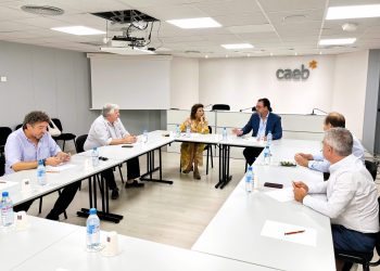 Un momento de la reunión celebrada hoy entre la CAEB y el conseller de Empresa del Govern. Foto: CAEB