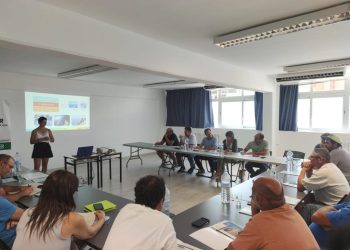 Un moment de la reunió celebrada ahir.