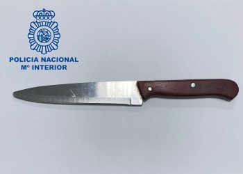 Cuchillo con el que el detenido amenazó a los presentes. Fotografía Policía Nacional