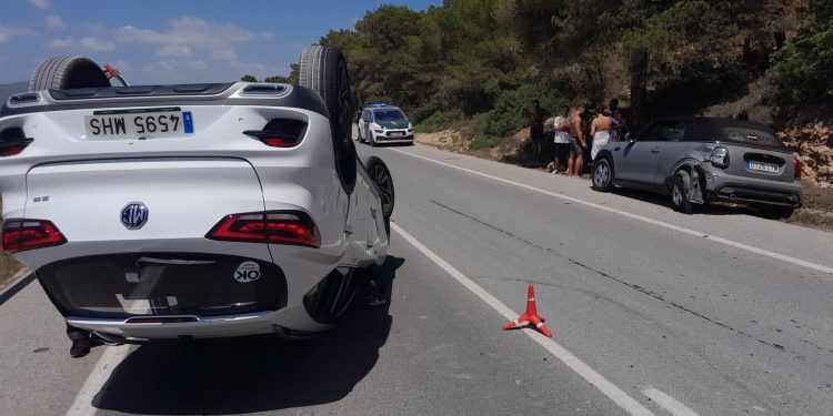 Estado en el que han quedado los vehículos después del impacto