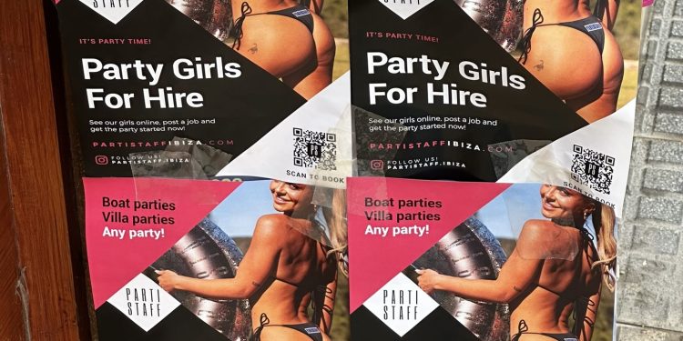 Carteles denunciados por el PSOE de Ibiza