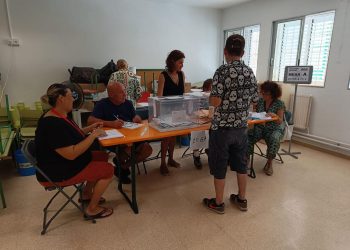 Imagen de un colegio electoral de Santa Eulària durante la mañana de hoy. Foto: Nieves G. Gálvez