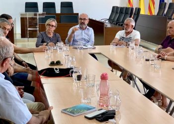 Encuentro mantenido por miembros de Ocio de Ibiza y el alcalde y la primera teniente de alcalde de Sant Josep. Foto: Asociación Ocio de Ibiza